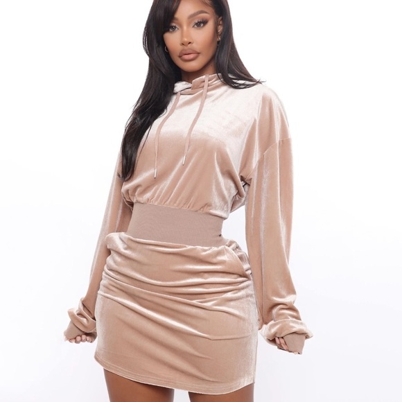 NWT Fashion Nova Erin Velvet Sweatshirt Hoodie Dress in Taupe - Picture 3 of 9